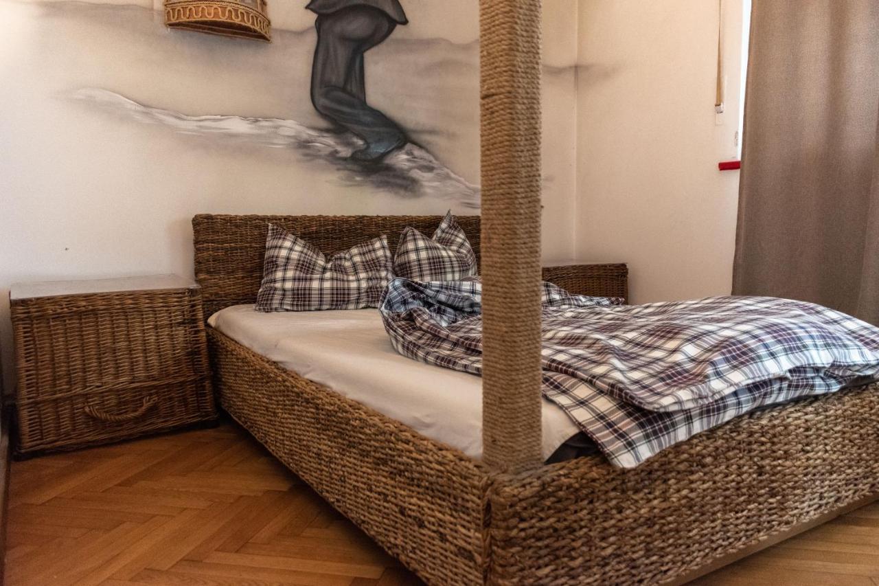Hostel Bauhaus Бухарест Екстер'єр фото